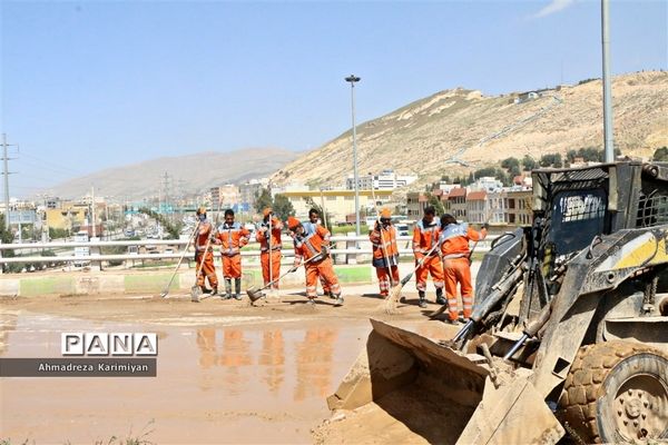 پاکسازی آثار تخریبی سیل در شیراز