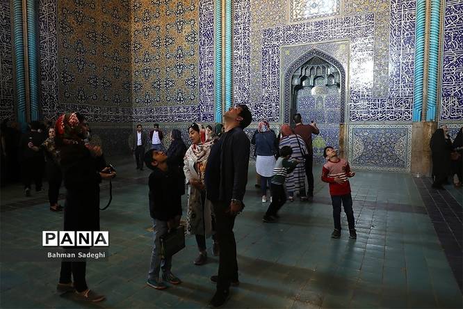 مسجد شیخ لطفالله میزبان گردشگران نوروزی