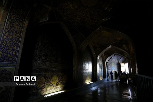 مسجد شیخ لطف‌الله میزبان گردشگران نوروزی