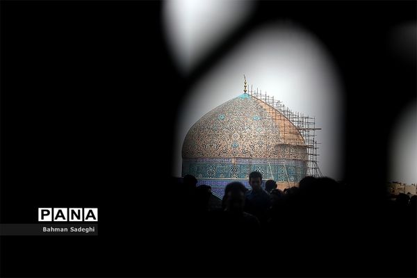 مسجد شیخ لطف‌الله میزبان گردشگران نوروزی