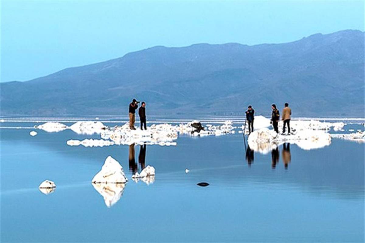 نجات گردشگران از غرق شدن در دریاچه ارومیه