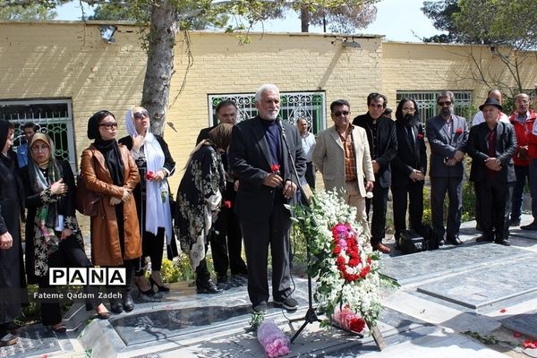 گردهمایی انجمن هنرمندان ایران در قطعه هنرمندان بهشت زهرا(س)