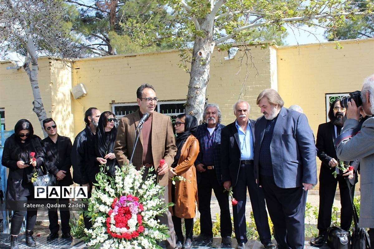 گردهمایی انجمن هنرمندان ایران در قطعه هنرمندان بهشت زهرا(س)