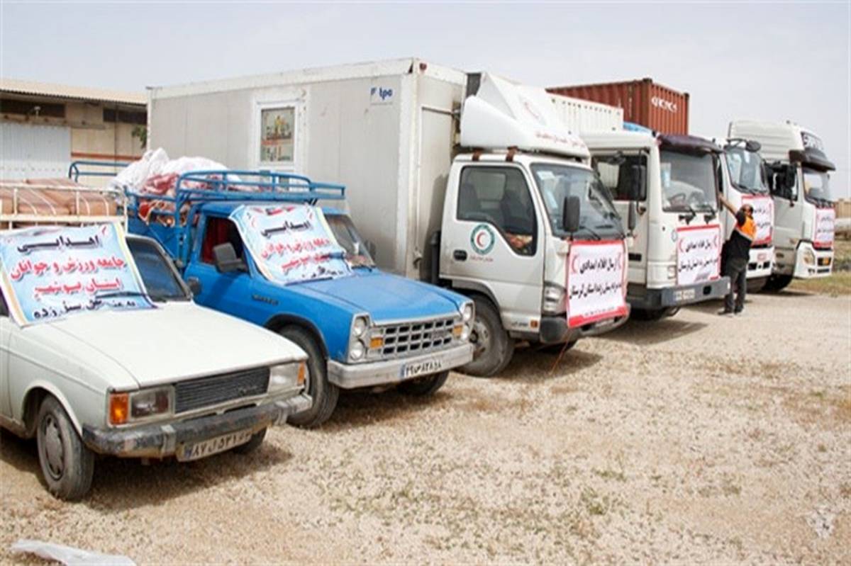 4 کامیون و تریلر از کمک‌های استان بوشهر به استان سیل‌زده لرستان ارسال شد