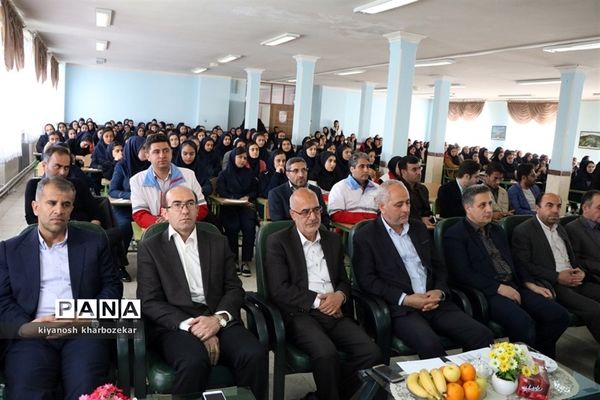 آیین نمادین شکوه همدلی و همراهی با هموطنان سیل زده در دبیرستان پروین اعتصامی ارومیه