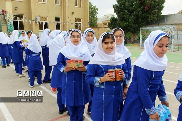 مدرسه مصلحیان شهرستان بوشهر کمک به سیل زدگان