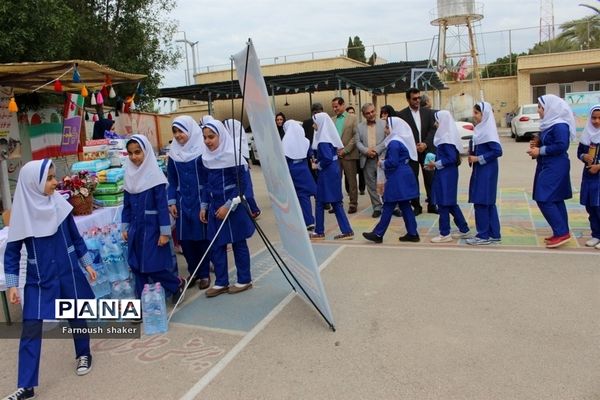 مدرسه مصلحیان شهرستان بوشهر کمک به سیل زدگان