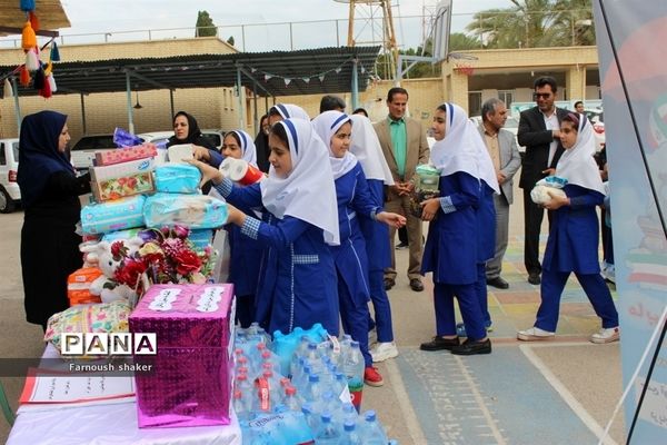 مدرسه مصلحیان شهرستان بوشهر کمک به سیل زدگان