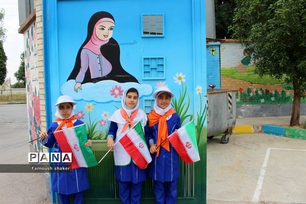 مدرسه مصلحیان شهرستان بوشهر کمک به سیل زدگان