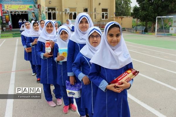 مدرسه مصلحیان شهرستان بوشهر کمک به سیل زدگان