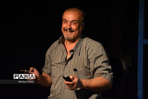 نمایشنامه خوانی فیش آباد