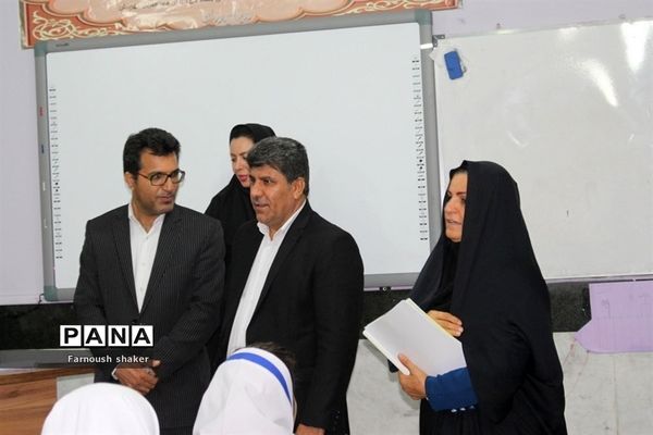 بازدید مدیرکل آموزش و پرورش استان بوشهر از دبستان مصلحیان
