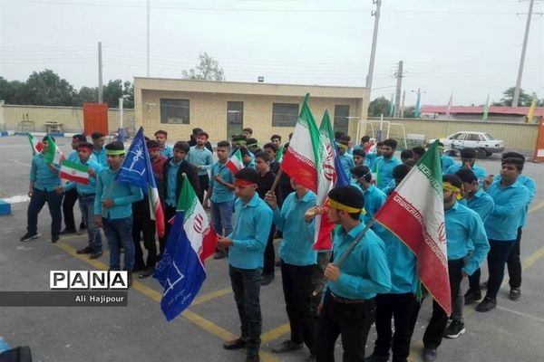 زنجیره انسانی هنرجویان هنرستان سعادت شبانکاره  بوشهر  در پی حمایت از سپاه پاسداران انقلاب اسلامی ایران