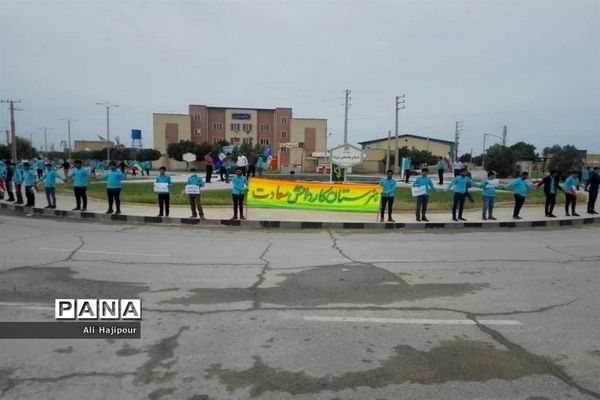 زنجیره انسانی هنرجویان هنرستان سعادت شبانکاره  بوشهر  در پی حمایت از سپاه پاسداران انقلاب اسلامی ایران