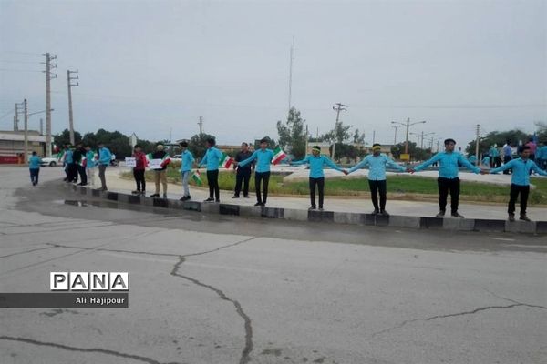 زنجیره انسانی هنرجویان هنرستان سعادت شبانکاره  بوشهر  در پی حمایت از سپاه پاسداران انقلاب اسلامی ایران