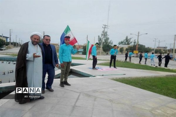 زنجیره انسانی هنرجویان هنرستان سعادت شبانکاره  بوشهر  در پی حمایت از سپاه پاسداران انقلاب اسلامی ایران