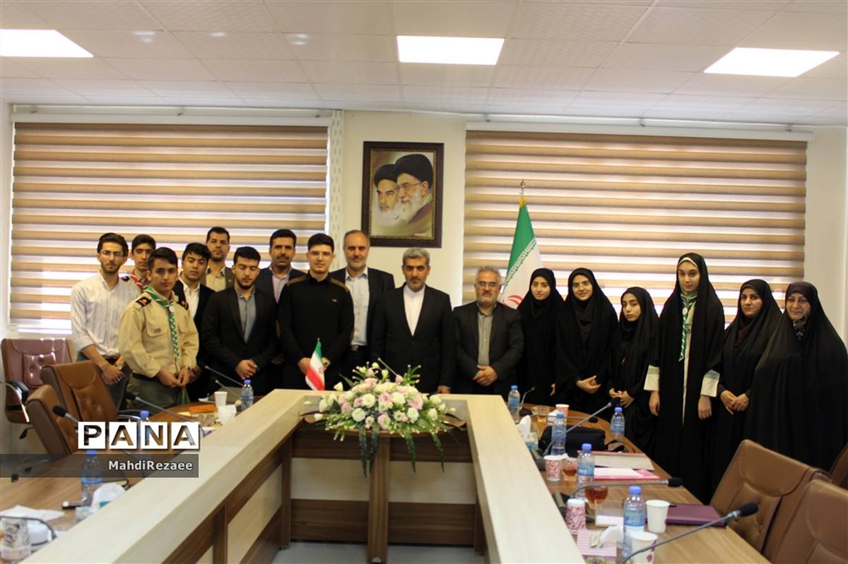 نشست تشکل‌های دانش‌آموزی با مدیرکل آموزش و پرورش استان البرز