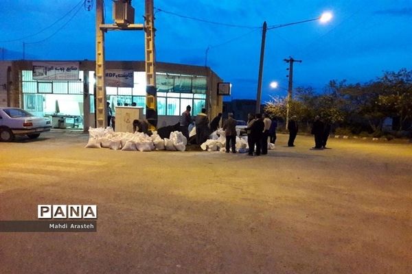 اقدامات مردم شهرستان خوسف برای مقابله با سیل