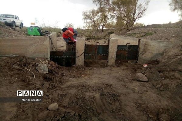 اقدامات مردم شهرستان خوسف برای مقابله با سیل