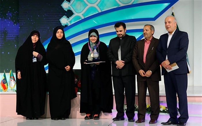 دانش آموز نخبه استان اصفهان نفر نخست مسابقات بین المللی قرآن جهان اسلام شد
