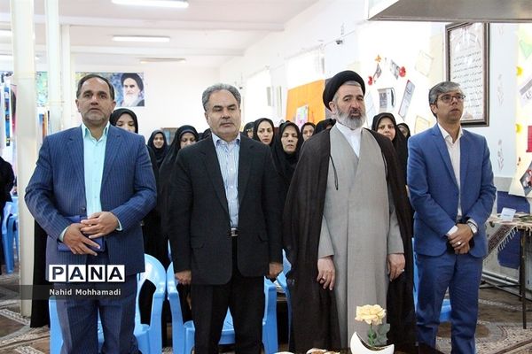 نمایشگاه عفاف و حجاب در دبیرستان نمونه تقوی شهرستان بیرجند