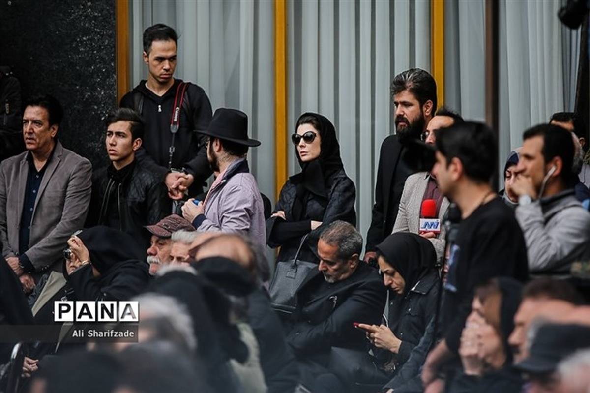 تصویر/ لیلا حاتمی در مراسم تشییع پیکر جمشید مشایخی