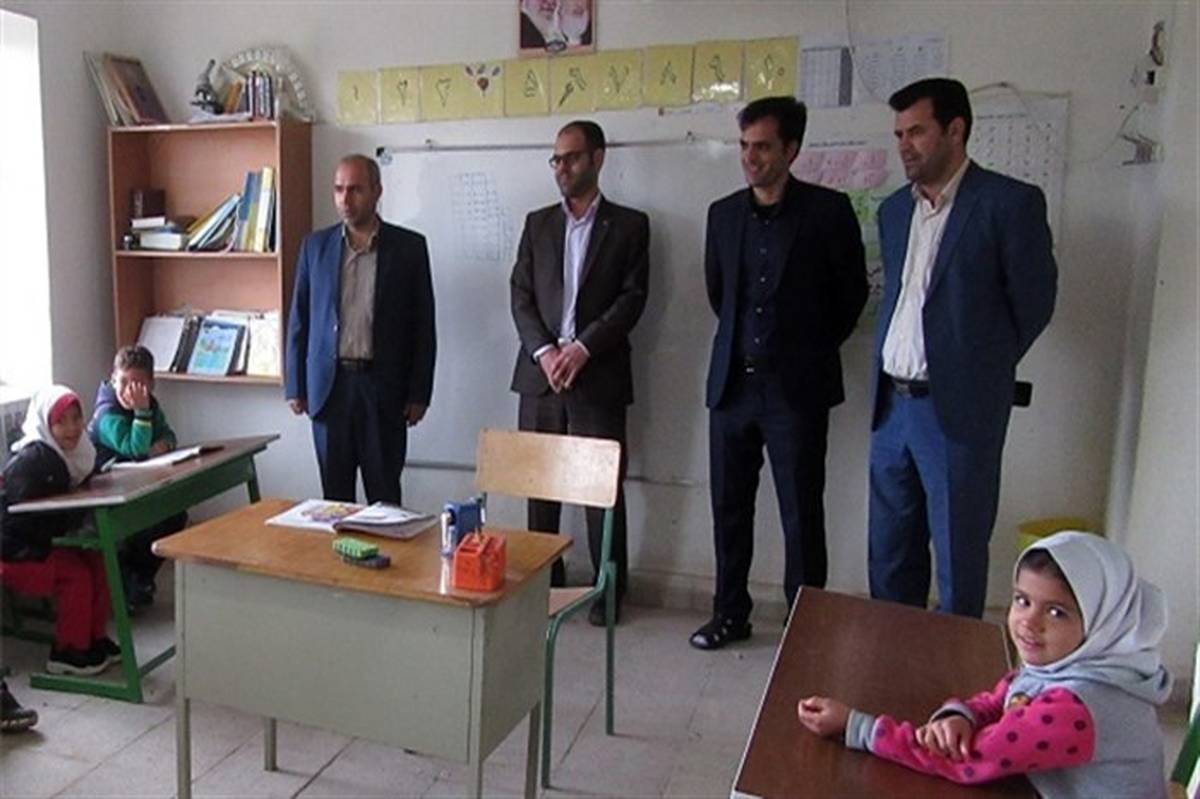 بازدید رئیس اداره آموزش و پرورش افشاردر اولین روز شروع فعالیت مدارس در سال جدید