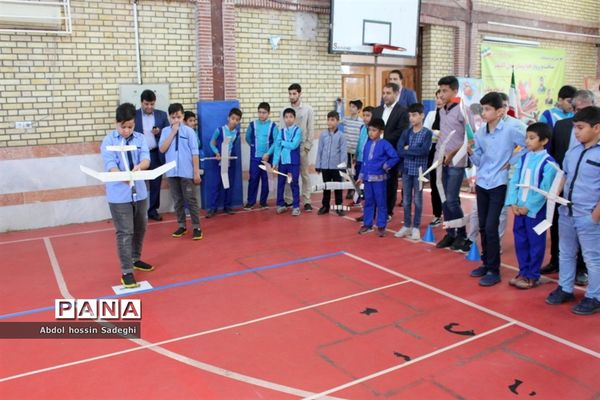 مسابقات گلایدر دانش‌آموزان پسر شهرستان بوشهر