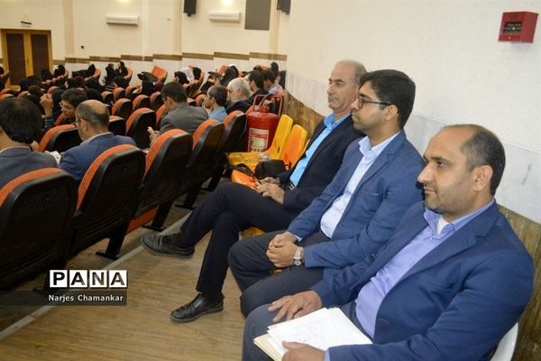 همایش تجلیل از طلایه‌داران تربیت در بوشهر-2