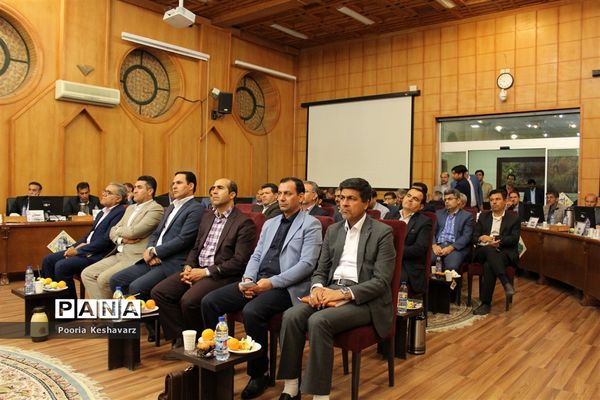 نشست روسای ادارات آموزش و پرورش استان فارس با وزیرآموزش و پرورش