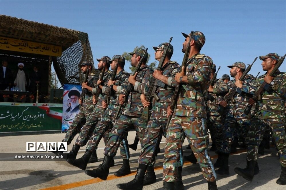رژه روز ارتش در جزیره کیش