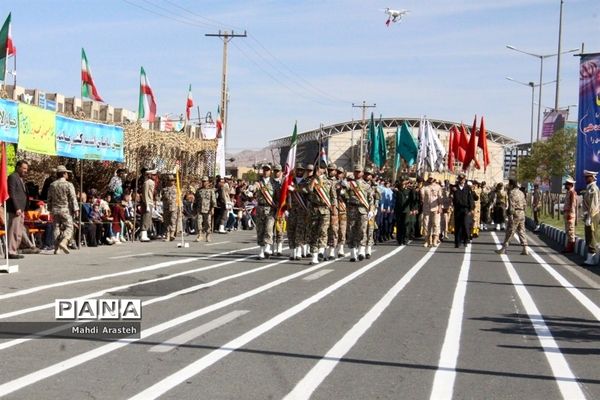 مراسم رژه ارتش جمهوری اسلامی ایران درخراسان جنوبی