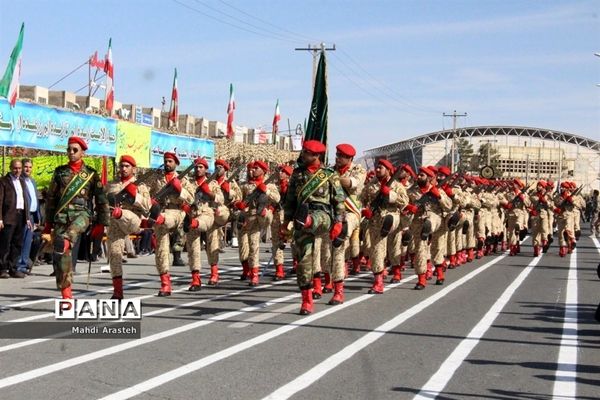 مراسم رژه ارتش جمهوری اسلامی ایران درخراسان جنوبی