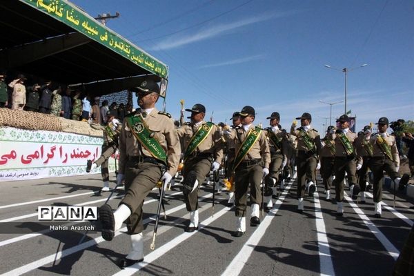 مراسم رژه ارتش جمهوری اسلامی ایران درخراسان جنوبی