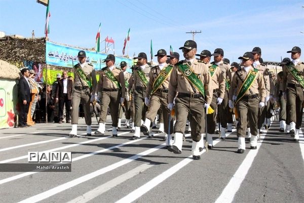 مراسم رژه ارتش جمهوری اسلامی ایران درخراسان جنوبی