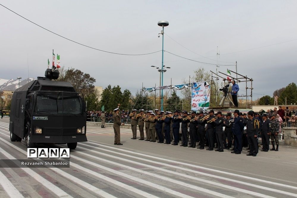 رژه نیروهای مسلح همدان در روز ارتش جمهوری اسلامی ایران