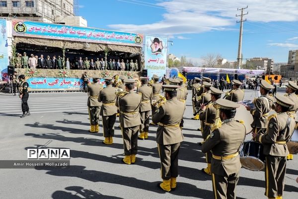 ارتش اسوه صلابت و اقتدار/ رژه روز ارتش در ارومیه