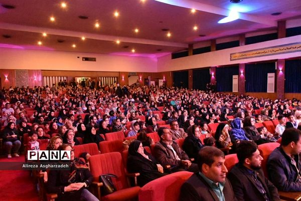 آیین تجلیل از جوانان و نخبگان برتر بابلسر