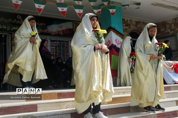 نمایشگاه هفته مشاغل در آموزشگاه طلوع فجر ملارد