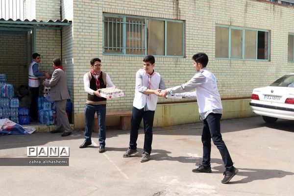 تفکیک و ارسال کمک‌های آموزش و پرورش منطقه 6 تهران به مناطق سیل زده