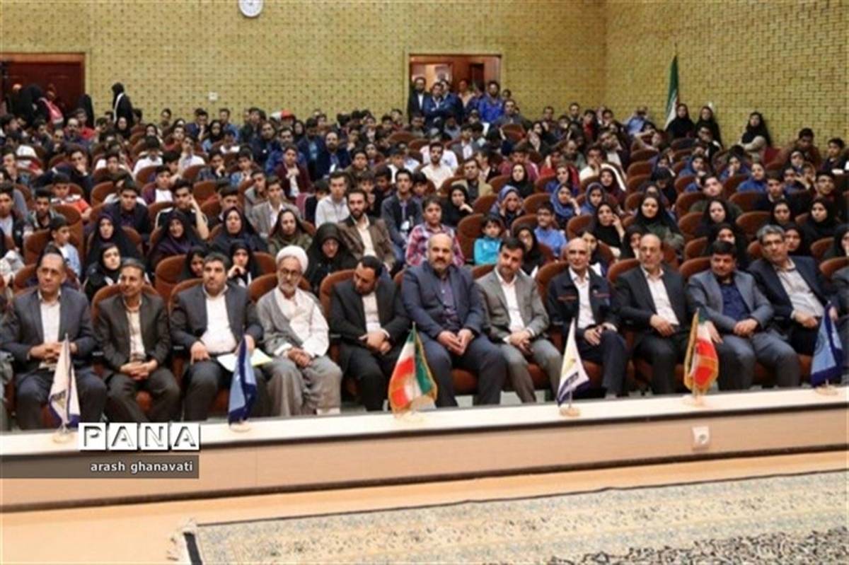 مدیرکل آموزش و پرورش اصفهان: تلاش و کوشش دانش آموزان و افتخاراتی که رقم می زنند حرکت در مسیر بیانیه گام دوم انقلاب است