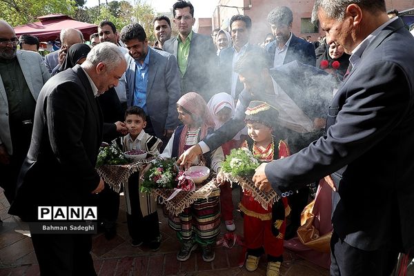 هفدهمین جشنواره  گل و گلاب