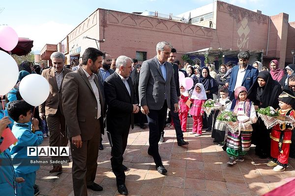 هفدهمین جشنواره  گل و گلاب