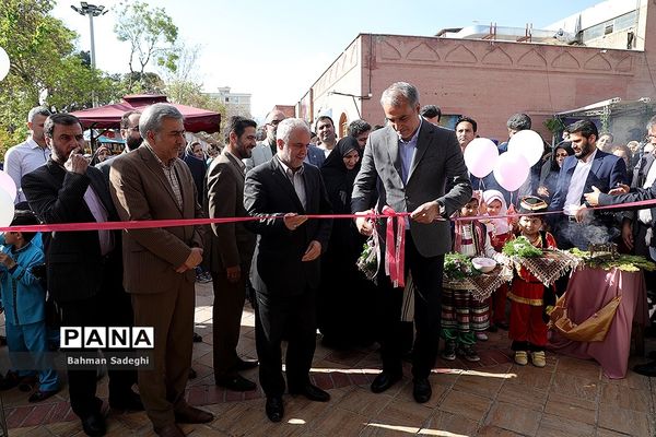 هفدهمین جشنواره  گل و گلاب