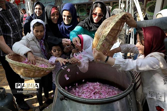 هفدهمین جشنواره گل و گلاب