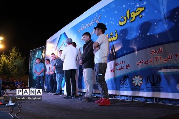 جشن و سرور مردم شیراز در شب میلاد حضرت مهدی (عج)