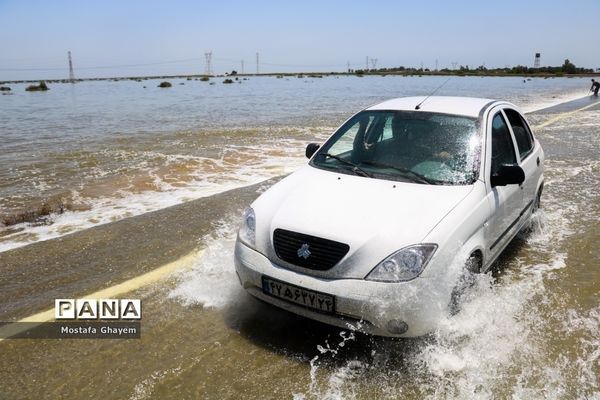 آب گرفتگی مسیراهواز_آبادان و ماهیگیری مردم از تالابها