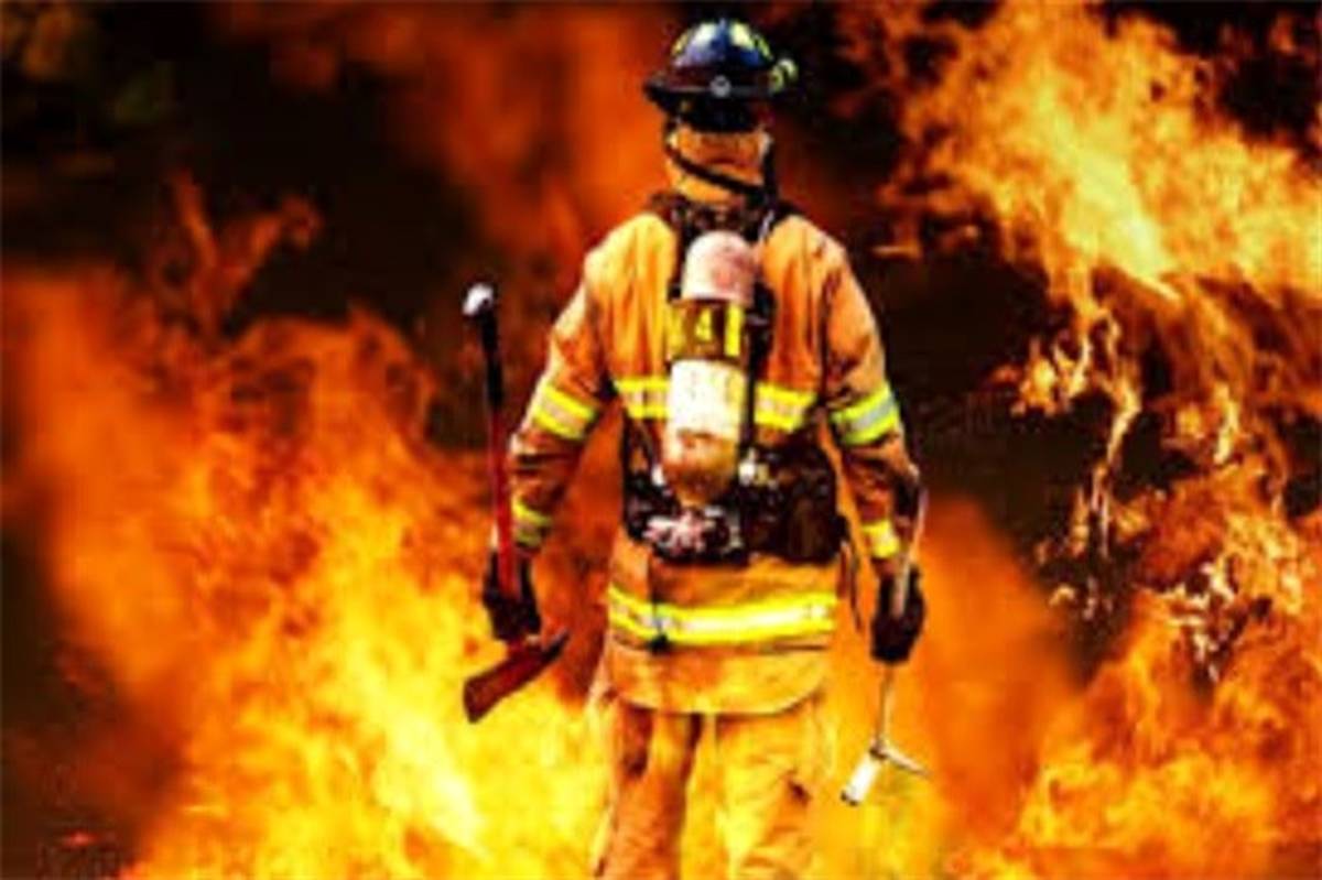 نجات کارگر ۱۶ساله از میان شعله‌های آتش