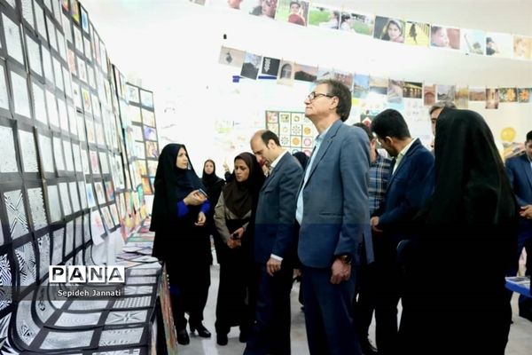 آشنایی دانش‌آموزان با مشاغل در نمایشگاه مشاغل آباده