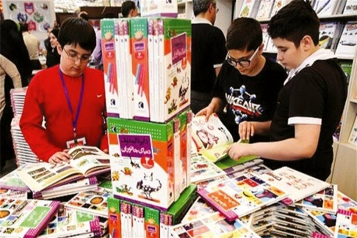 اهدای بن کتاب ویژه دانش‌آموزان در نمایشگاه بین‌المللی